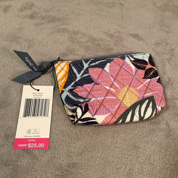 🩷VERA BRADLEY🩷Coin Purse in Palm Floral/NWT - Picture 1 of 6